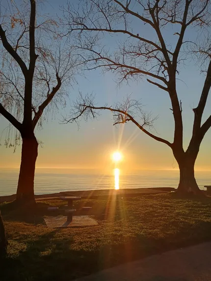 Amanecer sobre el Río de la Plata en la Ribera de Quilmes