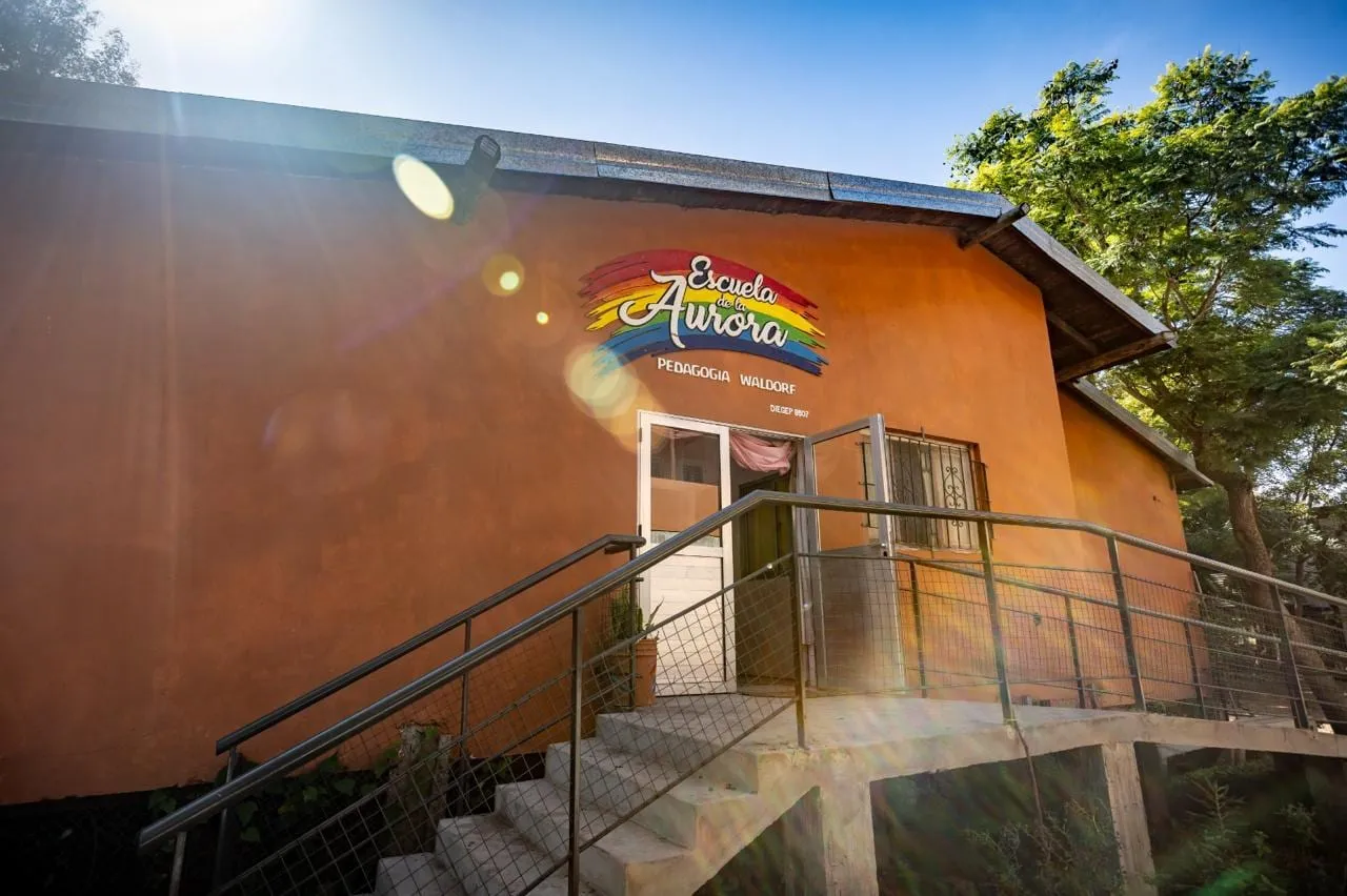 Entorno natural de la Escuela de la Aurora frente al Río de la Plata