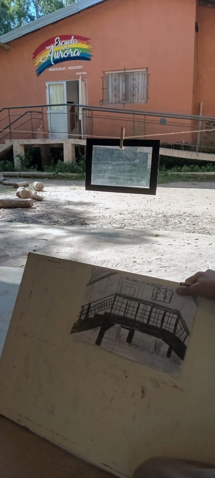 Niños y niñas aprendiendo a través del arte y la experiencia