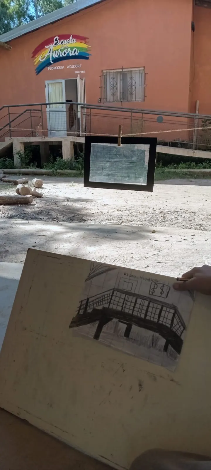 Niños y niñas aprendiendo a través del arte y la experiencia
